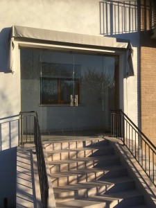 chiusura scale porte vetro chiusura vani  chiusura entrata vetro risparmio energetico risparmio riscaldamento porte in vetro vetrate chiusura nicchie vetra pordenone treviso padova verona portogruaro udine (23) 